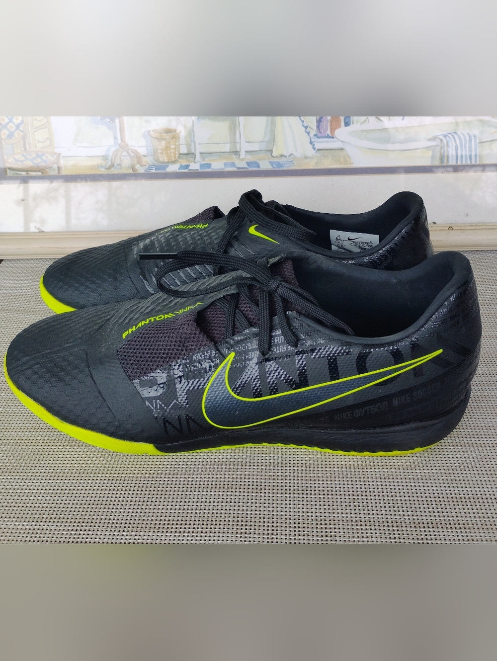 Nike "Phantom Venom" Black/Volt Green Soccer/Casual Shoes. Women's Size 8.5